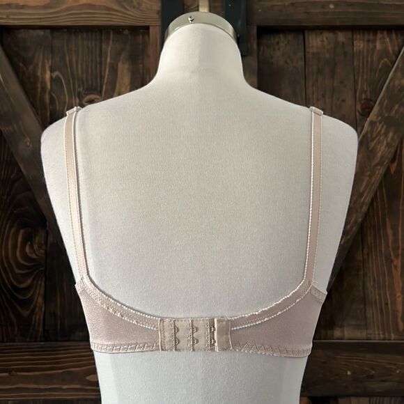 Vintage Olga wired nylon bra style 33095 Sz- 34C - Picture 4 of 9